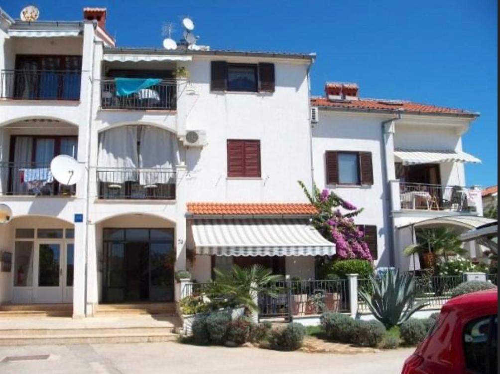 Olivia, Seaside Apartment In Medulin, Croatia Ngoại thất bức ảnh
